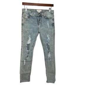 Mistic Prysm Women’s Destroyed Frayed Hem Jeans Size Medium Patina Blue Gray